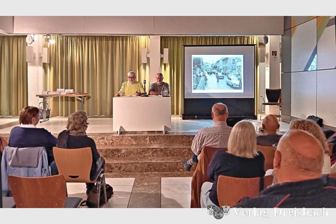 Lesebühne im Oktober mit Peter Kolar und Dietrich Bender.