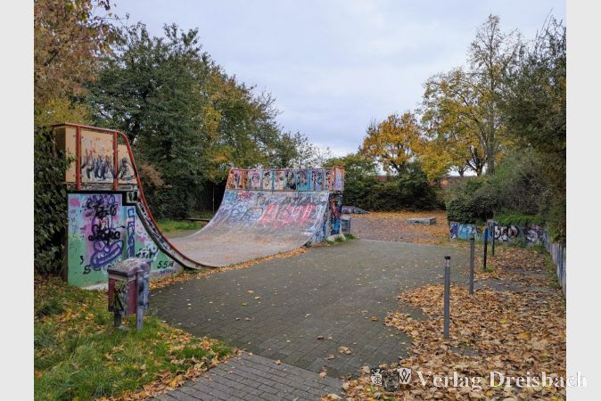 Die Skateanlage in Hofheim-Marxheim. Auch diese ist sichtlich in die Jahre gekommen und soll erneuert werden. Die Gemeinde Kriftel zieht nun in Erwägung, hier im Rahmen der Interkommunalen Zusammenarbeit mit Hofheim zu kooperieren.