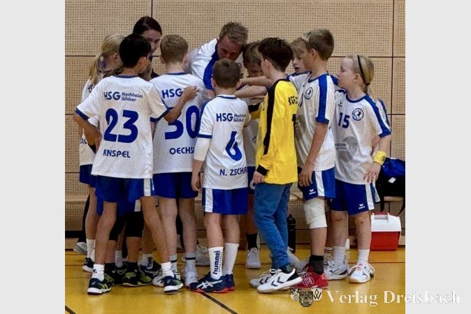 Erfolgreiche Teambesprechung der E-Jugend beim Unentschieden in Wallau.
