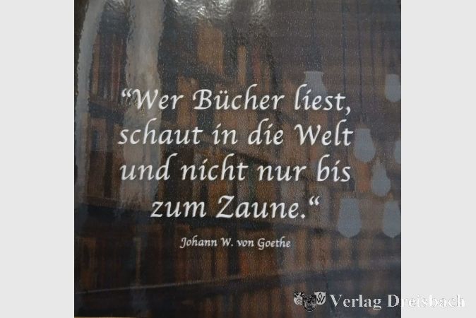 Zettel mit Sinnsprüchen sollten zum Nachdenken inspirieren.