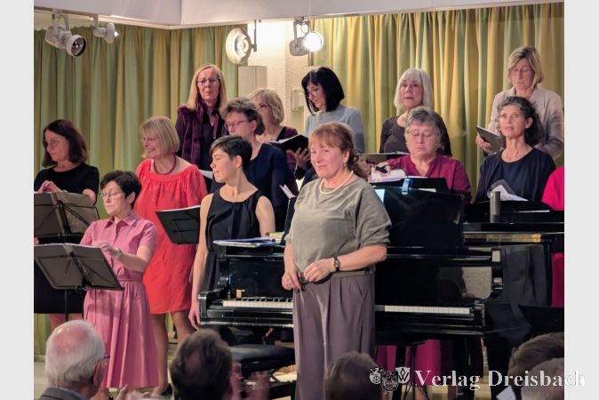 Chorleiterin Svitlana Tulchiner erntete gemeinsam mit ihren Sängerinnen viel Applaus an diesem Nachmittag.