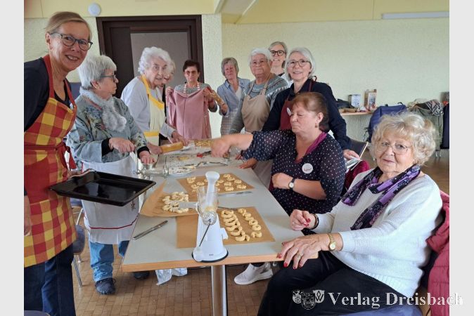 Das Plätzchenbacken bereitete den Bewohner und Bewohnerinnen des Josef-Wittwer-Hauses viel Freude.