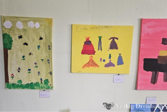 Kinder haben Rechte - wie hier künstlerisch festgestellt unter anderem auf Kleidung.