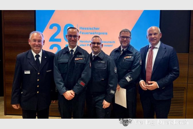 V.l.n.r.: LFV-Präsident Nobert Fischer, Markus Schlott, Pressesprecher Sebastian Baum, Stadtbrandinspektor David Tisold und Hessens Innenminister Prof. Dr. Roman Poseck.