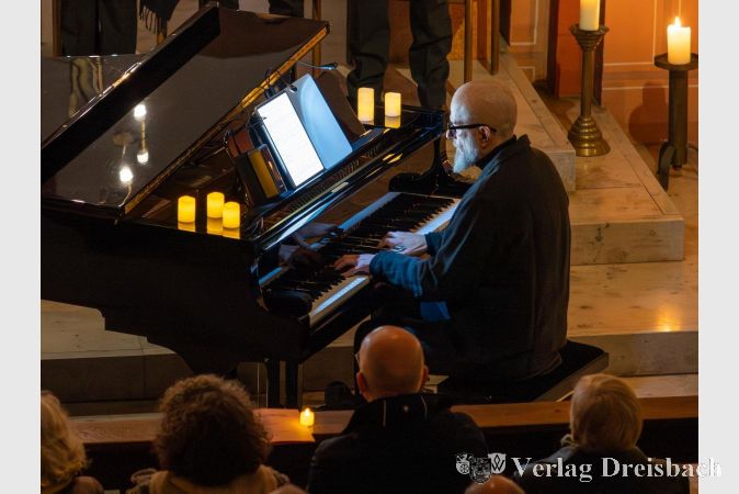 Thorsten Larbig mit dem großen Part am Flügel.
