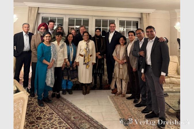 Bürgermeister Christian Seitz zu Gast bei Familie Kapur. Links neben dem Bürgermeister Shushita Kishore, indische Generalkonsulin von Frankfurt.