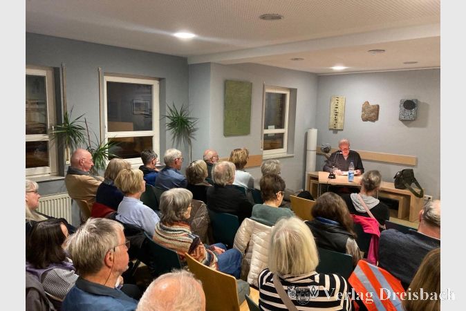 Die gut besuchte Lesung „Nordlich“ des Übersetzers und Autors Willi Zurbrüggen im Haus St. Martin.