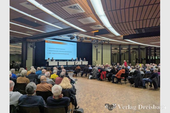 Die Bürgerversammlung am Mittwoch, 19. November, war ausgesprochen gut besucht, das Interesse der Bevölkerung am barrierefreien Ausbau des Bahnhofs sowie am Integrierten Stadtentwicklungskonzept scheint groß zu sein.