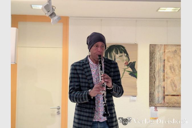 Musiker und Komponist Leonel Fernández Ortega bereicherte die Ausstellungseröffnung mit Klängen aus seiner kubanischen Heimat.