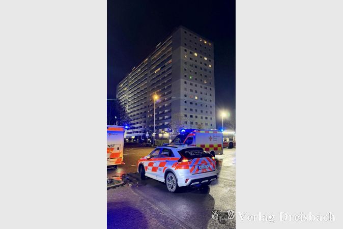 Am Samstagabend kam es in der Sindlinger Straße in Hattersheim-Okriftel zu einem größeren Feuerwehr- und Rettungsdiensteinsatz.