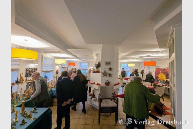 Dichtes Gedränge im Café der Altmünstermühle: Der dortige Weihnachtsmarkt am 1. Advent war gut besucht.