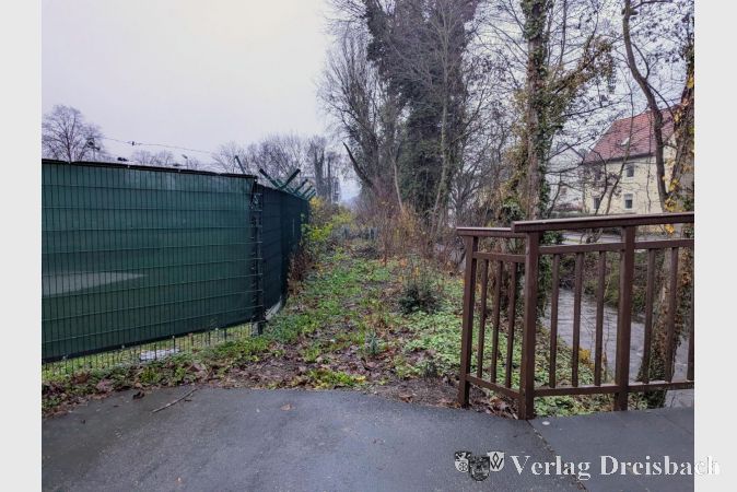 Eigentlich soll hier ab der Fußgängerbrücke am Schwarzbach der Radweg fortgeführt werden, zahlreiche Bäume wurden hierfür bereits gefällt.