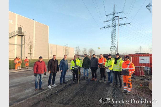 Abnahme der neuen Straßen am Krifteler Wäldchen im Dezember.