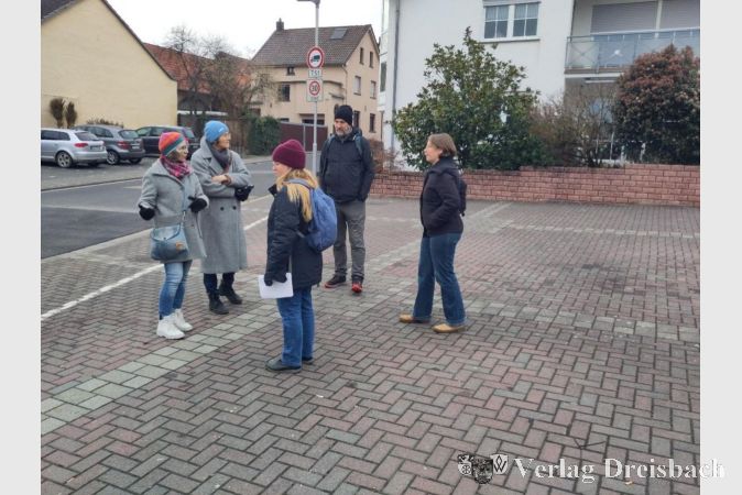 Aktive Krifteler*innen im Gespräch mit der Klimaschutzbeauftragten Melanie Laier.