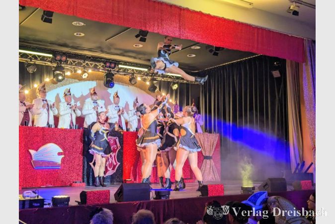 Akrobatische Einlage der Garde Cascadas.