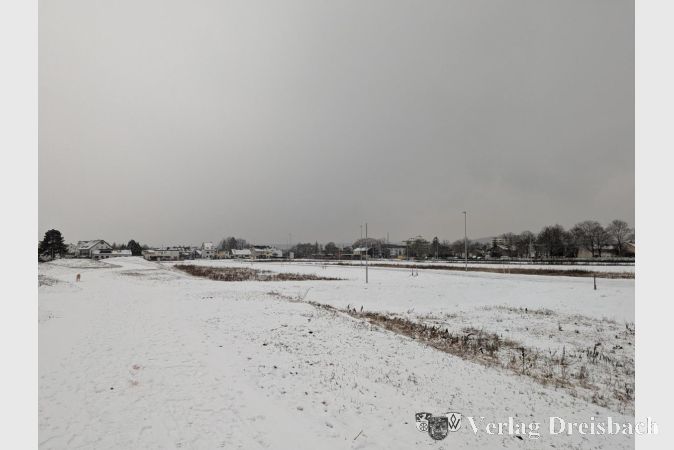 Schneelandschaft im Neubaugebiet: Blick über das "Krifteler Wäldchen" in Richtung Bahnhof am Montag.