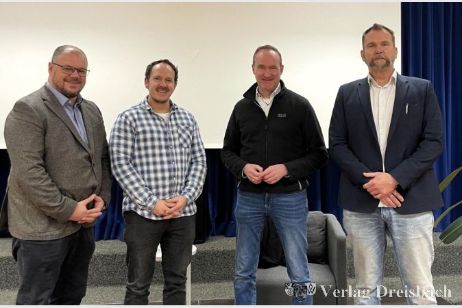 V.l.n.r.: Stellvertretender Schulleiter Alexander Heyd, Realschulzweigleiter Frank Sommerhoff, Bundestagsabgeordneter Norbert Altenkamp und Schulleiter Dr. Christoph Richter.