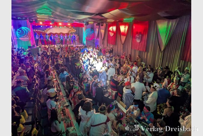 Einmarsch des Elferrats zur ersten CCM-Kappensitzung des Jahres.