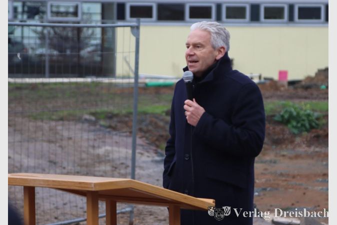 Im November war Landrat Michael Cyriax beim Baustart für den Erweiterungsbau in der Paul-Maar-Schule zugegen, der Kreis hat sich nun im neuen Schulentwicklungsplan für die Einführung einer Vorklasse in der Schule entschieden, die möglichst schon zum kommenden Schuljahr kommen soll.
