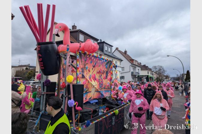 Foto: mpk
Der FCE brachte den "Flamingo Club Eddersheim" auf die Straße.