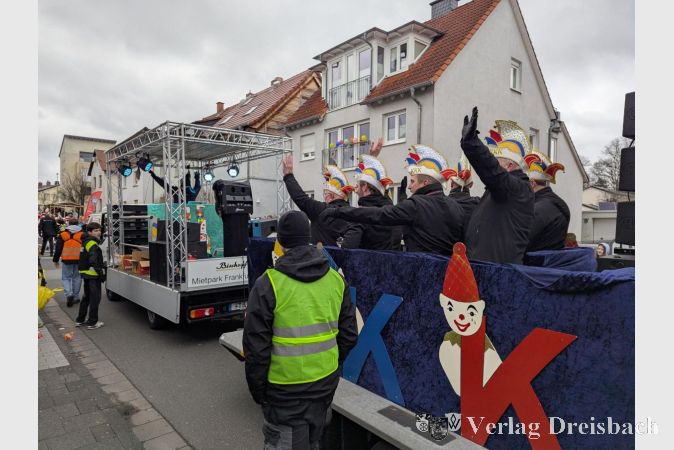 Foto: mpk
Der Wagen des Krifteler Karneval Klubs.