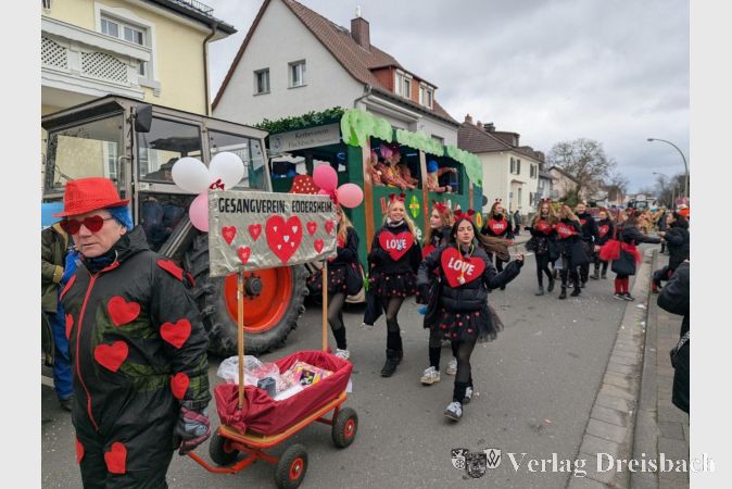 Foto: mpk
Dem Gesangverein Liederkranz Eintracht Eddersheim zufolge ist die Liebe das größte Abenteuer.