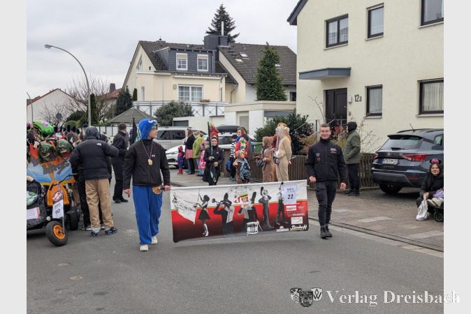 Foto: mpk
Die Speerspitze der Krifteler Närrinnen und Narrhallesen: Das Brass & Drum Corps des KKK.