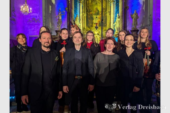 Foto: nab
Nach dem Konzertabend: Lilit Di Tavi-Danieljan (l.), Bernhard Frank, Dominik Plachta, Katrin Pons und Miriam Schröer (r.).