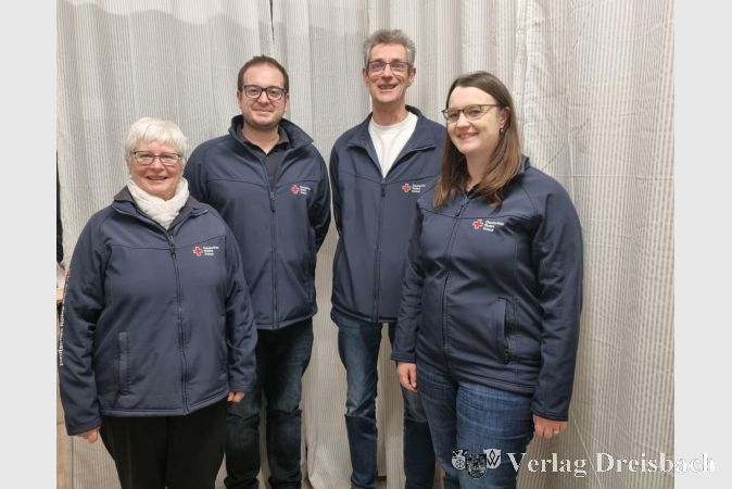 Foto: DRK
Die stellvertretenden Bereitschaftsleiter Alexander Schmitt (2.v.l.) und Alicia Seeharsch (rechts) mit Monika Beisheim und Stephan Hofmann-Dern.