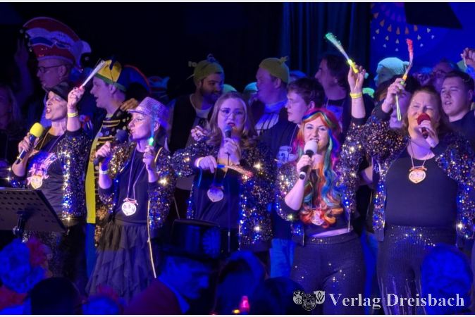 Foto: nab
Zum Finale wurde gemeinsam gesungen: Sängerin Martina Foucheux und die Crazy Moms sorgten für einen stimmungsvollen Abschluss.