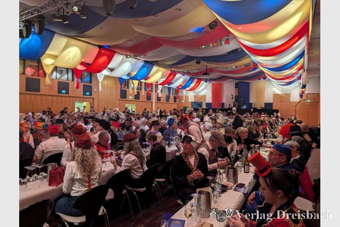 Foto: nab
Glanzvoll, temporeich und emotional: FCV setzt mit zweiter Prunksitzung Maßstäbe