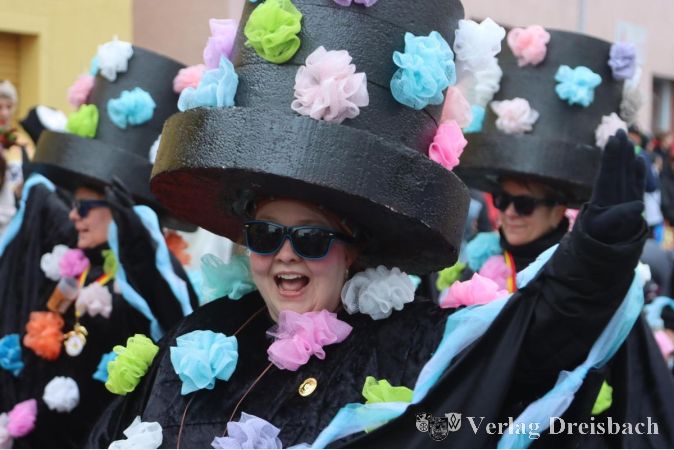 Foto: gus
Die Altstadtborzeler zeigten, wie man mit relativ einfachen Mitteln eine Aufmerksamkeit erregende Kostümierung erzeugen kann.