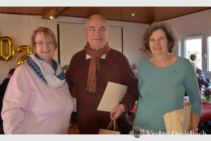 Foto: vb
Mitglieder des DJK-Vorstands mit Jubilar Engelbert Hammer, der 70 Jahre dem Verein treu ist.