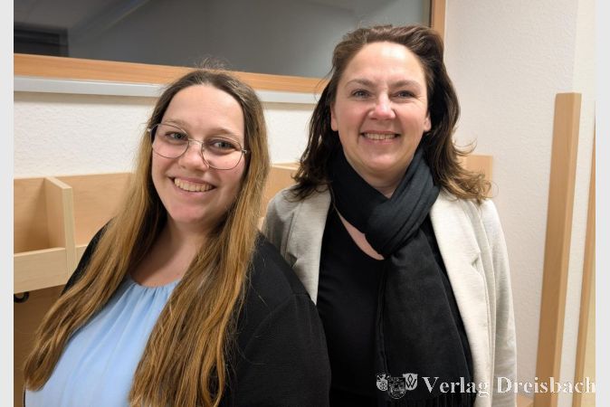 Foto: nab
Kitaleitung Monika Schwarz (r.) und Stellvertreterin Jasmin Glas freuen sich über die neuen räumlichen Möglichkeiten der Kita St. Katharina.