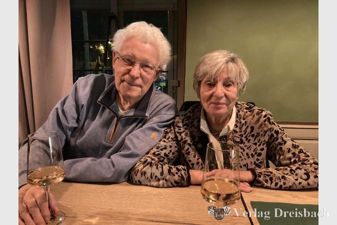 Foto: hl
Das Ehepaar Hans und Jutta Blennemann liebt politische Diskussionen. Die beiden sind eine feste Größe beim FDP Heringsessen.