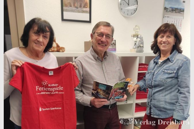 Foto: Gemeinde
Stolz auf das Programm 2026 (v..l.n.r.): Brigitte Faller, Hans-Joachim von Kiel und Stefani Petermann.