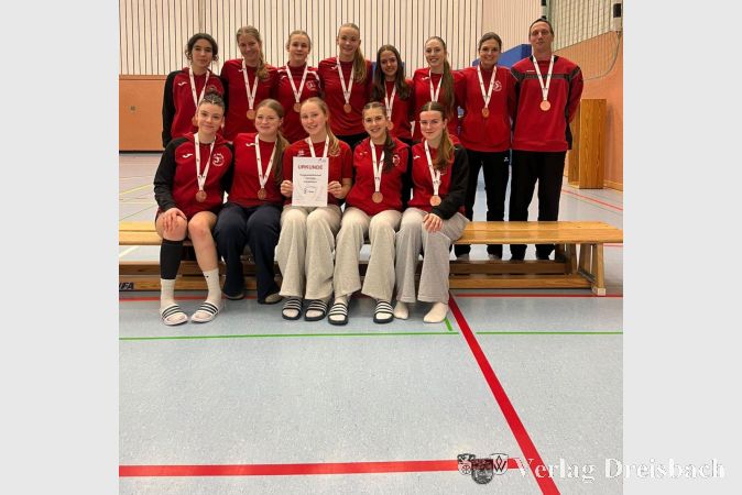 Foto: TuS Kriftel
Die weibliche U18 erspielt sich eine starke Bronzemedaille bei der Hessenmeisterschaft.
