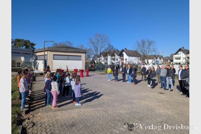 Foto: mpk
Der Chor der Albert-Schweitzer-Schule brachte den Gästen des Spatenstichs am Montagvormittag ein schönes Ständchen.