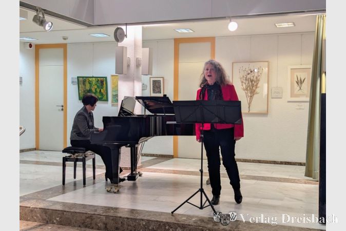 Foto: mpk
Für die musikalische Untermalung sorgten Felicia Brunner (Gesang) und Regina Burkert (Klavier).