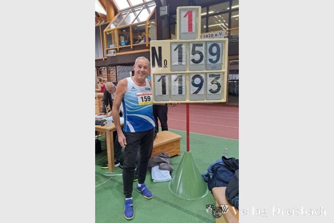 Foto: pm
Eckard Kiel mit seinem Ergebnis beim Kugelstoß-Wettbewerb.