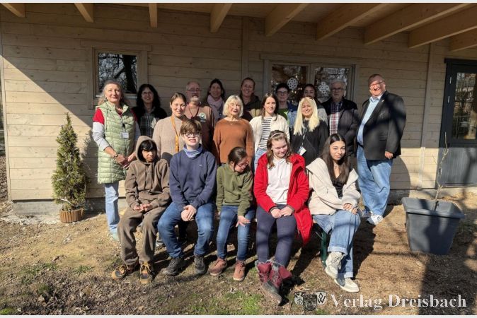 Foto: Stadt Hattersheim
Gruppenfoto vor dem neuen Vereinsheim.