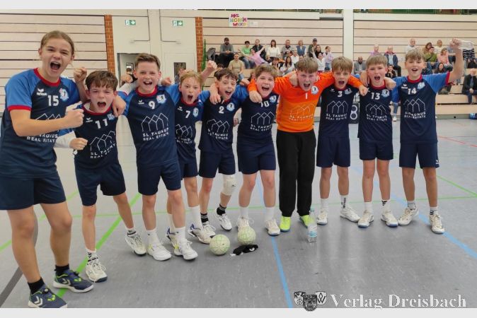 Foto: HSG
Fröhliche Gesichter bei der HSG-D-Jugend nach dem starken 30:23-Sieg gegen Main-Nidda.