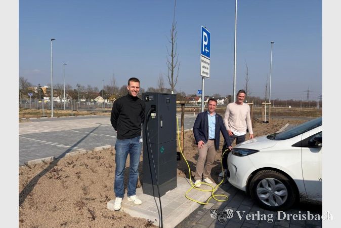 Foto: Gemeinde
V.l.n.r: Projektleiter Valentin Kremer, Erster Beigeordneter Martin Mohr und Bauamtsmitarbeiter Michael Knittel.