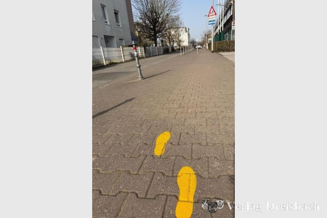 Foto: Stadt Hattersheim
Markant deuten die neuen Markierungen den Weg.