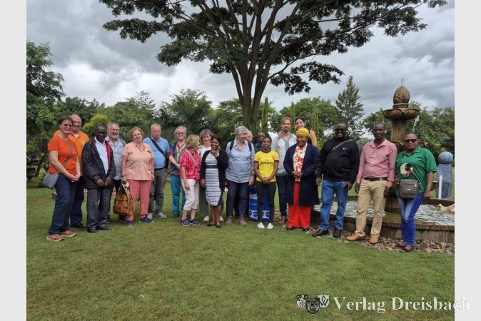 Foto: Stefanie Kohl
Begegnung vor Ort: Mitglieder der Kolpingfamilie Flörsheim beim Besuch der St.-Charles-Lwanga-Gemeinde.