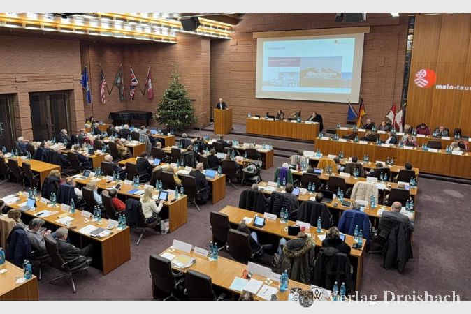 Archivbild: MTK
81 Mandate, 41 ist die Goldene Zahl: Die Partnerfindung der Fraktionen im neuen Kreistag des Main-Taunus-Kreises hat begonnen. Die bisherige CDU/Grüne/FDP-Koalition hat allerdings weiter eine satte Mehrheit.