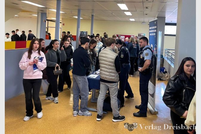 Foto: vdL
Großer Andrang bei der diesjährigen Azubimesse an der Weingartenschule
