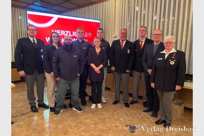 Foto: DRK Kriftel
Ehrungen v.l.n.r.: Alexander Schmitt, Alicia Seeharsch, Daniel Raudes, Henrik Pierschke, Nicola Mann, Ben Walz, Markus Schullenberg, Stephan Hofmann-Dern, Dr. Frank Stieler, Monika Beisheim.