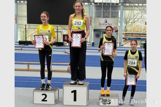 Foto: SG/Roßnagel
Bei den Kreismehrkämpfen in der Halle holte die SG DJK Hattersheim einige Titel und Podestplätze, wie hier beim Dreikampf der W13.