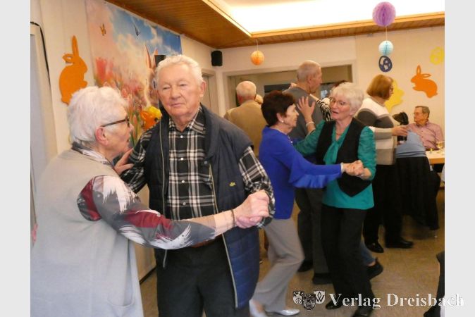 Foto: privat
Fröhlich tanzten die Seniorinnen und Senioren in den Frühling.